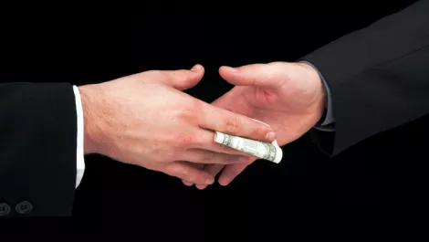 Apple manager accused of taking bribes