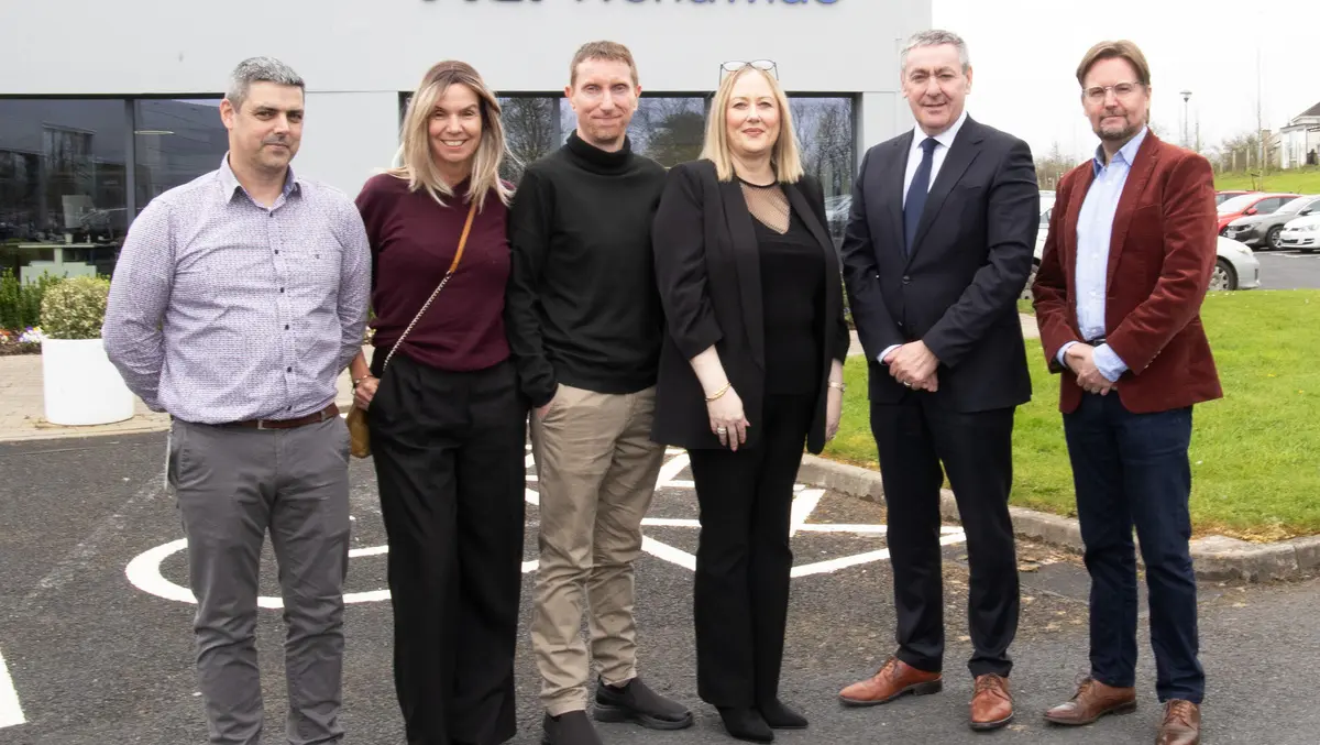 Kelleher visits ACI Worldwide's Limerick data centre